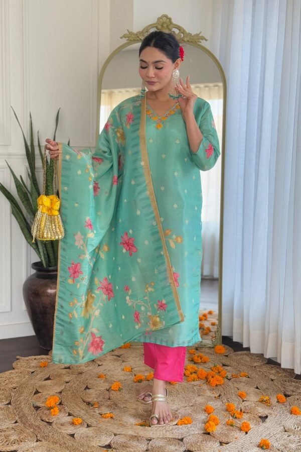 Zehra – Premium Jacquard V-Neck Kurti Set with Dupatta