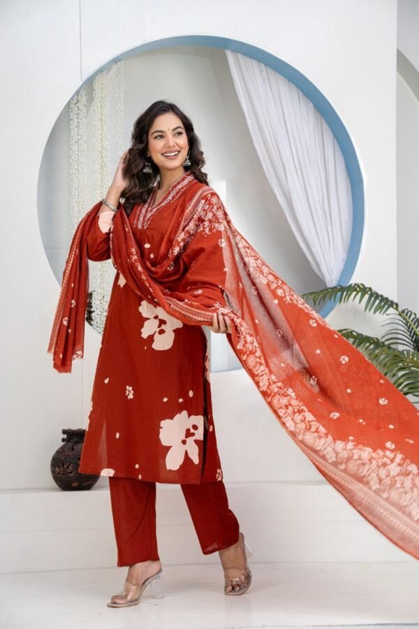 Kavira Kurti Set